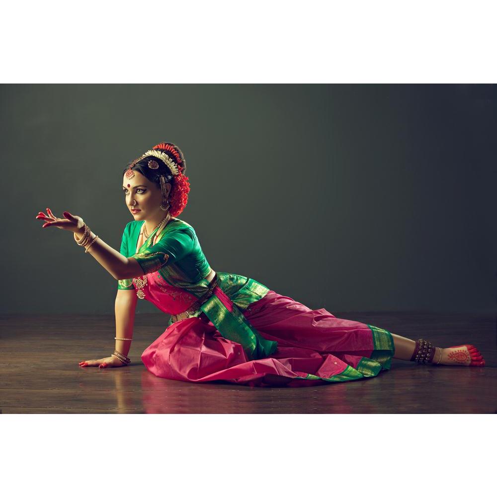 Beautiful girl dancer of Indian classical dance Bharatanatyam - stock photo  654165 | Crushpixel